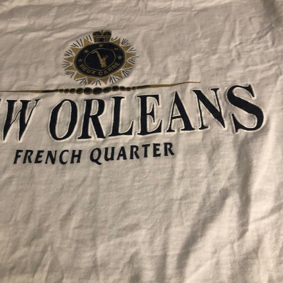 Vintage New Orleans French Quarter T-Shirt in Navy, White, & Gold; sz L - Picture 6 of 8